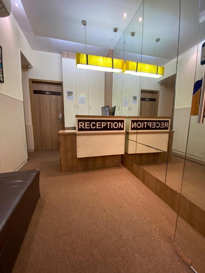 Hotel Airport Prime -Near Mumbai International Airport Andheri East Buitenkant foto